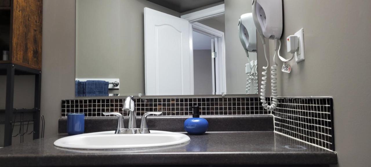 Blue Wave 2 Bedroom Suite Saskatoon Exterior photo